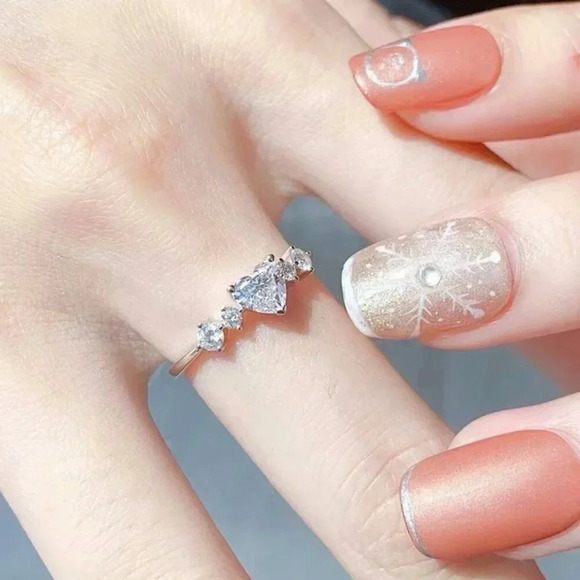 ✨Crystal Clear Sweet Pure Heart CZ Anillos Shiny CZ Lovely Heart Ring, UNVN12020 - Picture 5 of 5